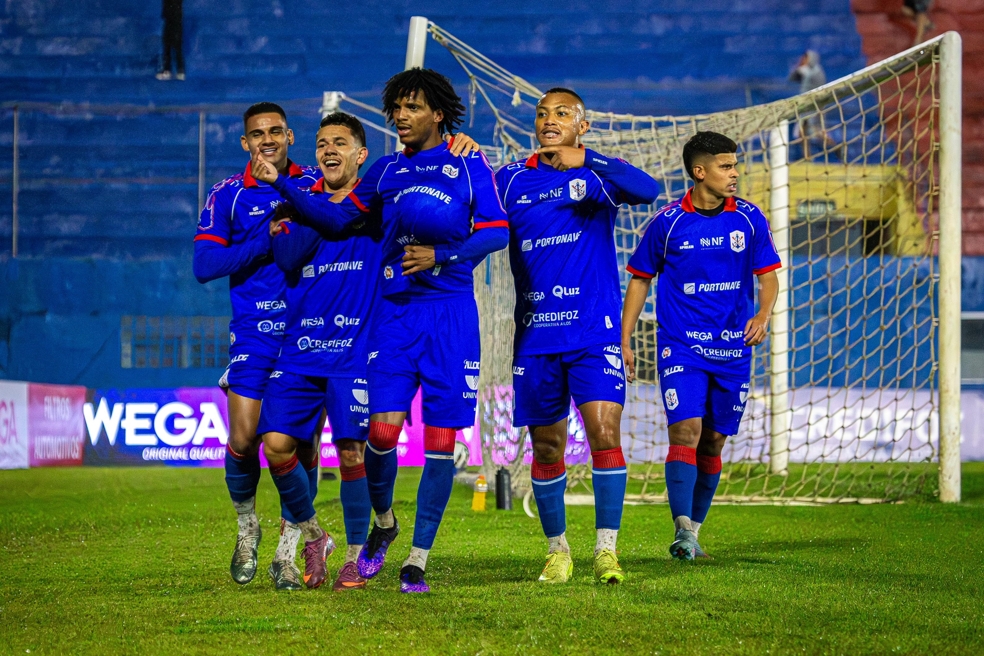 Marinheiro goleia e assume vice-liderança na Série D